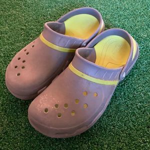 Dual comfort Crocks! Size M 10 W 14!